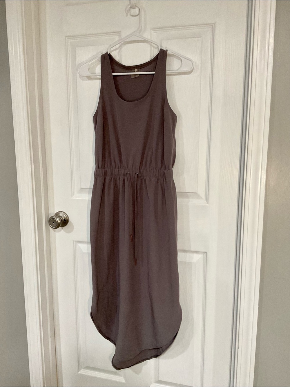 CALIA by Carrie Underwood Gray-brown Sleeveless High-Low Drawstring Dress